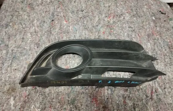 Audi A1 Front bumper lower grill 8X0807682A