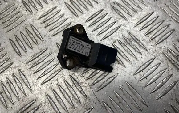 Volkswagen Touran I Air pressure sensor 038906051C 0281002401