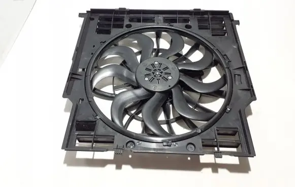BMW X5 G05 Radiator cooling fan shroud 8589042