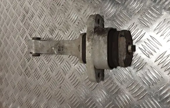 KIA Sorento Engine mount bracket