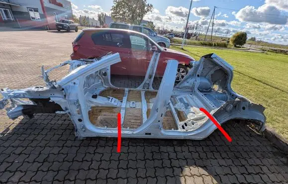 Toyota bZ4X Pillar (middle) 
