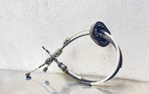 Opel Insignia A Gear shift cable linkage 55560991
