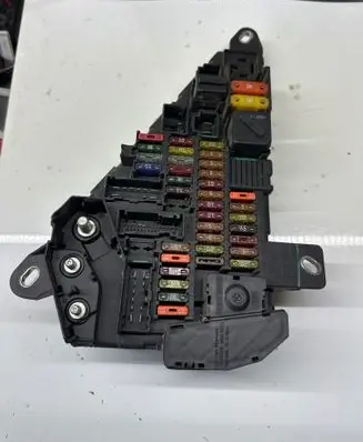 BMW 5 E60 E61 Fuse module 6906588