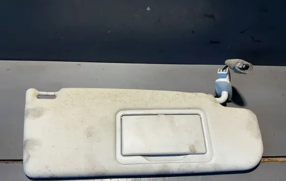 Volkswagen Golf IV Sun visor