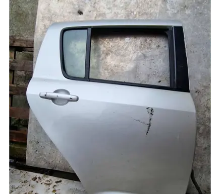 Suzuki Swift I Rear door