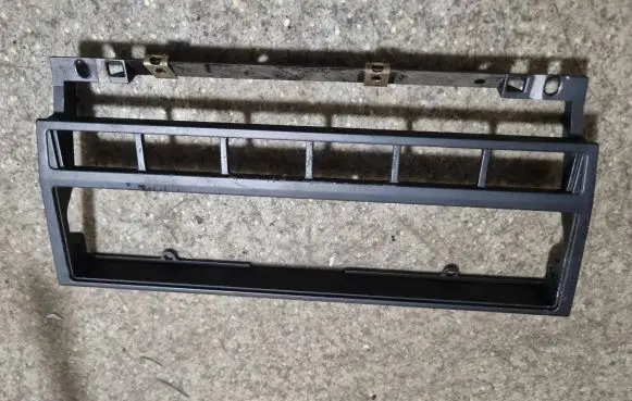 Radio/GPS head unit trim