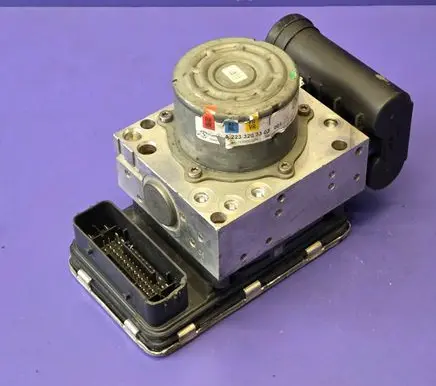 Mercedes-Benz S W223 Air suspension control unit module (rear) A2233203303 15150002274