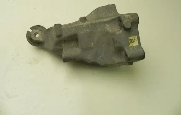Mercedes-Benz C AMG W204 Engine mounting bracket A6512233504 MB1060