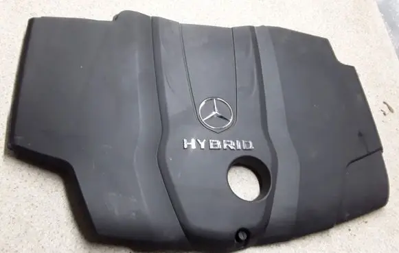 Mercedes-Benz C W205 Engine cover (trim) A6510108915