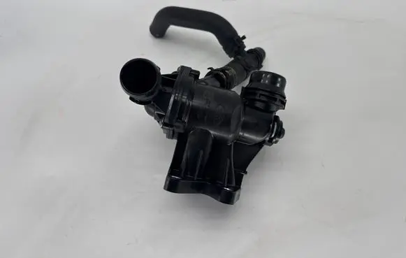 Jaguar XE Thermostat/thermostat housing M4D38575AB 1872209068