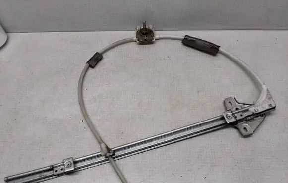 Opel Movano A Front door manual window regulator 7700352491