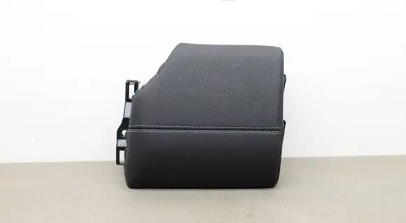 Dashboard glove box trim