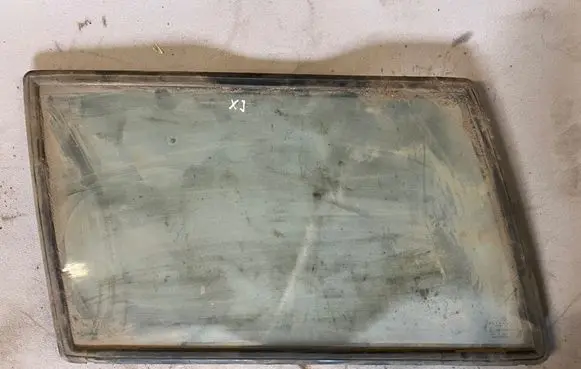 Jeep Cherokee XJ Rear side window 