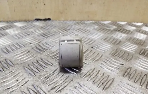 Sun visor clip/hook/bracket