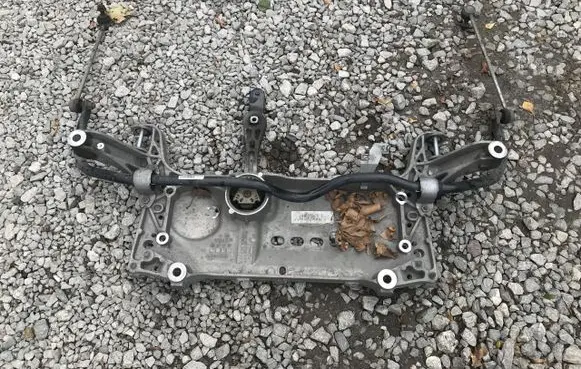 Audi Q3 8U Front axle beam 