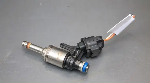Peugeot RCZ Fuel injector 0261500073 0261500 V7591623