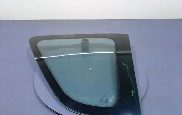 Peugeot 1007 Rear side window 