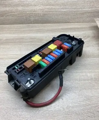 Opel Vectra C Fuse module 13144709