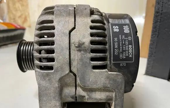Opel Frontera B Generator/alternator 90506202