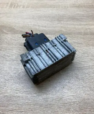 Opel Astra H Glow plug pre-heat relay 55353011