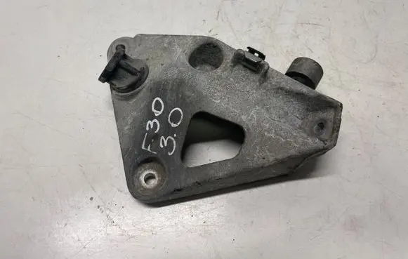 BMW 3 F30 F35 F31 Engine mounting bracket 6788615