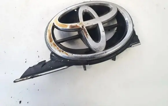 Toyota Avensis Verso Manufacturer badge logo/emblem 
