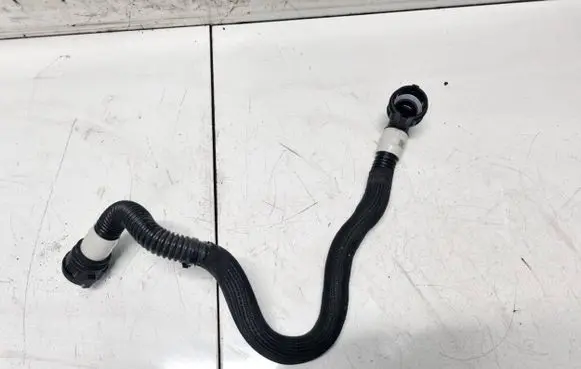 Tesla Model Y Engine coolant pipe/hose 107759400E 1077594-00-E