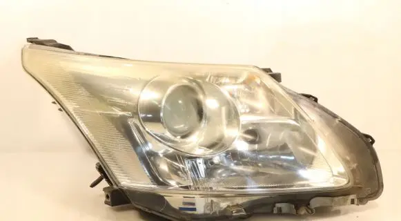 Toyota Avensis T270 Headlight/headlamp 0512