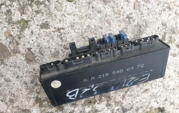 Mercedes-Benz E W210 ESP (stability system) control unit A2105400472