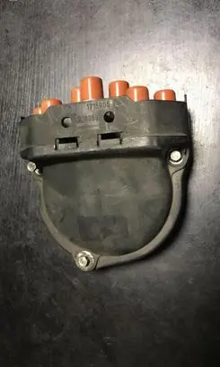 BMW 5 E34 Spark distributor cap 1715905