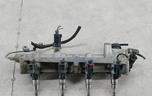 Volkswagen Golf V Fuel main line pipe 03C133204AA