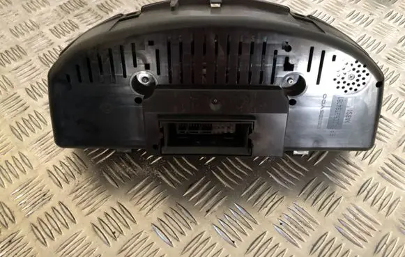 Volkswagen PASSAT B6 Speedometer (instrument cluster)