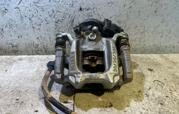BMW X1 U11 Rear brake caliper 689106502