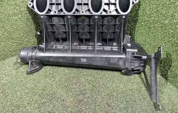 Mercedes-Benz Sprinter W901 W902 W903 W904 Intake manifold A6110902637 611090 SP3582