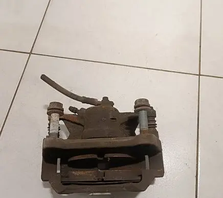 Volkswagen Tiguan Front brake caliper 5714b