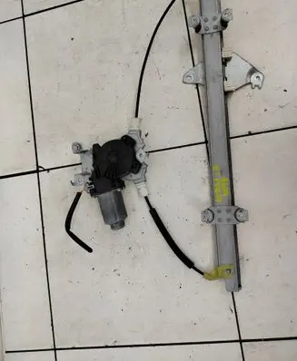 Nissan Note (E11) Front door window regulator with motor 402379A