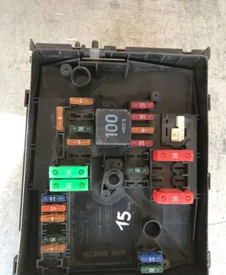 Volkswagen Caddy Fuse box set 86130509 6868