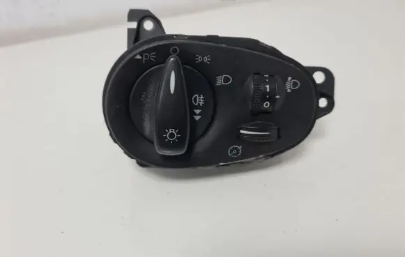 Ford Focus Light switch 4985102