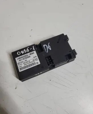 Mercedes-Benz E W211 Seat control module A2118702026 00005822A9