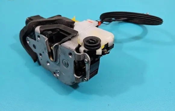 Opel Mokka Rear door lock 13579545 IMPRK1476324