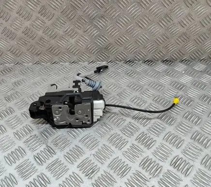 Volvo XC90 Front door lock 31462456