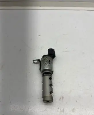 Toyota Auris E180 Camshaft position sensor 30T050 5010H3 ES28