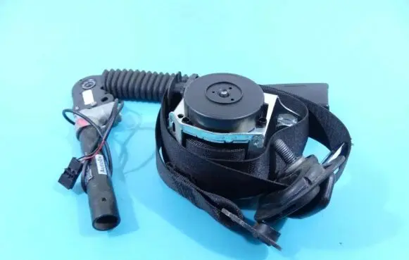 BMW 5 E60 E61 Front seatbelt 601629600 IMPRK1282694