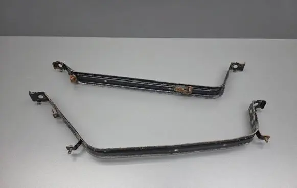 Mazda 3 III Fuel tank mounting bracket B45AL B45AR