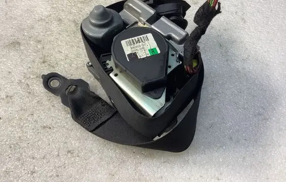 Mercedes-Benz E W211 Front seatbelt 602208100 008L000