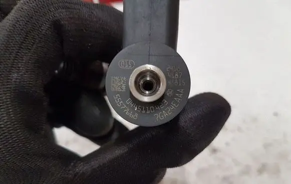 Opel Insignia A Fuel injector 55577668 0445110423 015