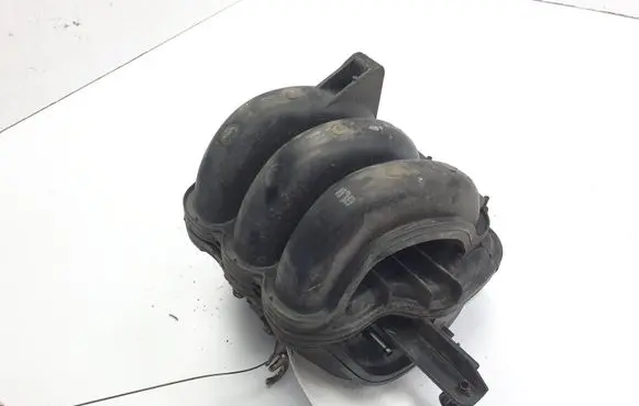 Toyota Yaris Intake manifold