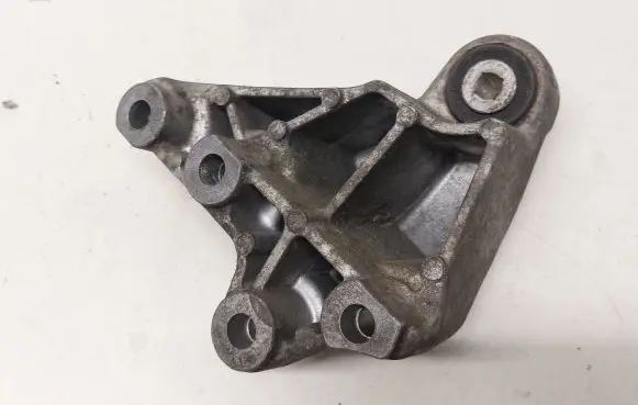 Mercedes-Benz CLA C117 X117 W117 Engine mount bracket A2462401109