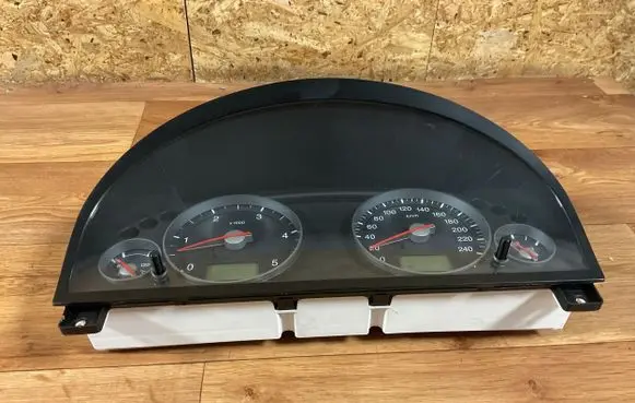 Ford Mondeo Mk III Speedometer (instrument cluster) 3S7F10841 44ZU187
