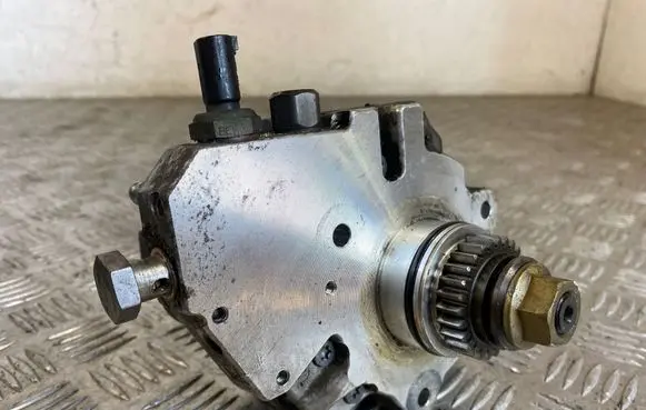 Mercedes-Benz A W169 Fuel injection high pressure pump A6400700701 0445010120